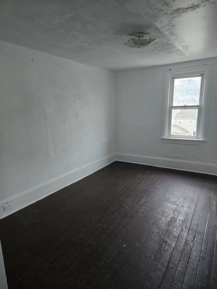 153 Evergreen Ave #2 - Photo 5 of 18