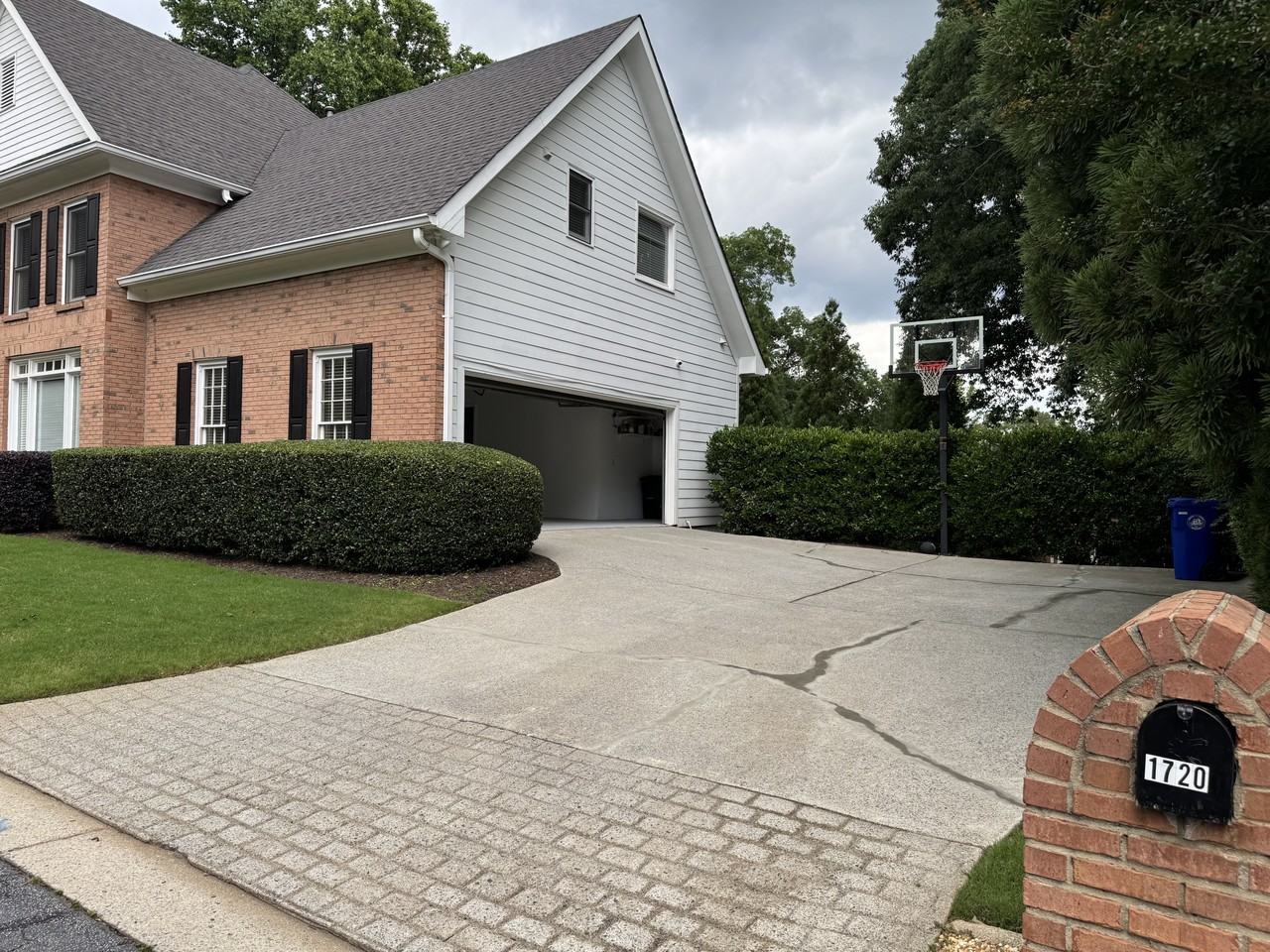1720 Manhasset Pl #NA - Photo 3 of 50