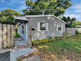 featured image of 1410 N 70th Ter