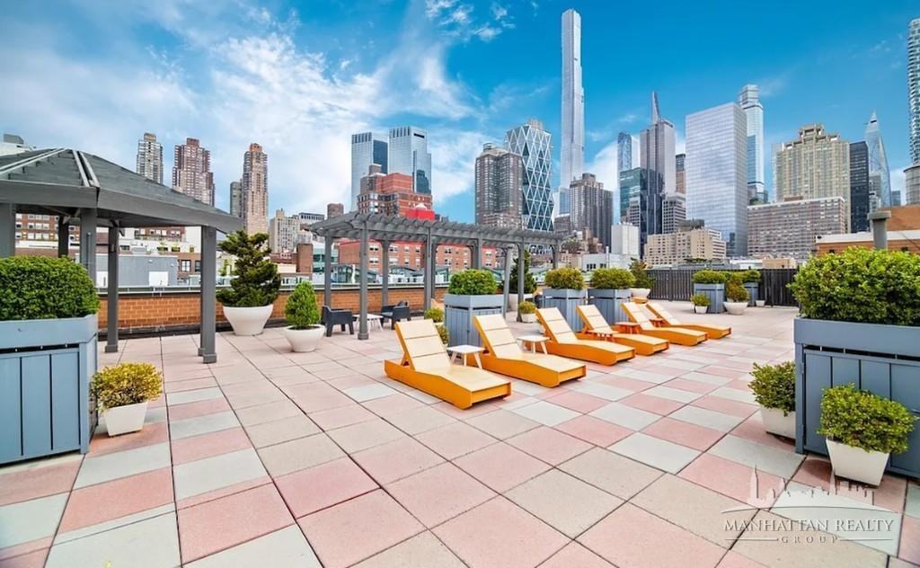 W 53rd St #126 - Photo 7 of 8