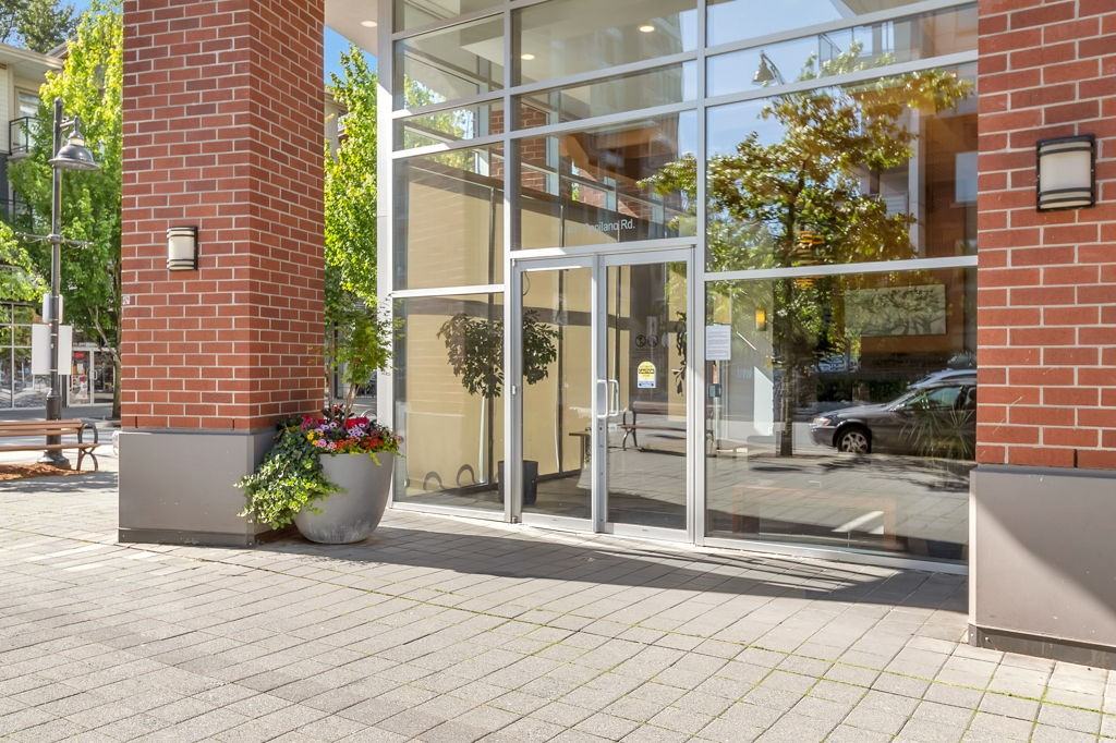 400 Capilano Road - Photo 3 of 28