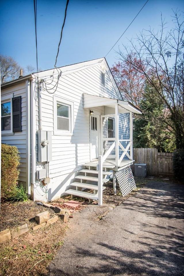 300 Long Hill Street - Photo 3 of 11