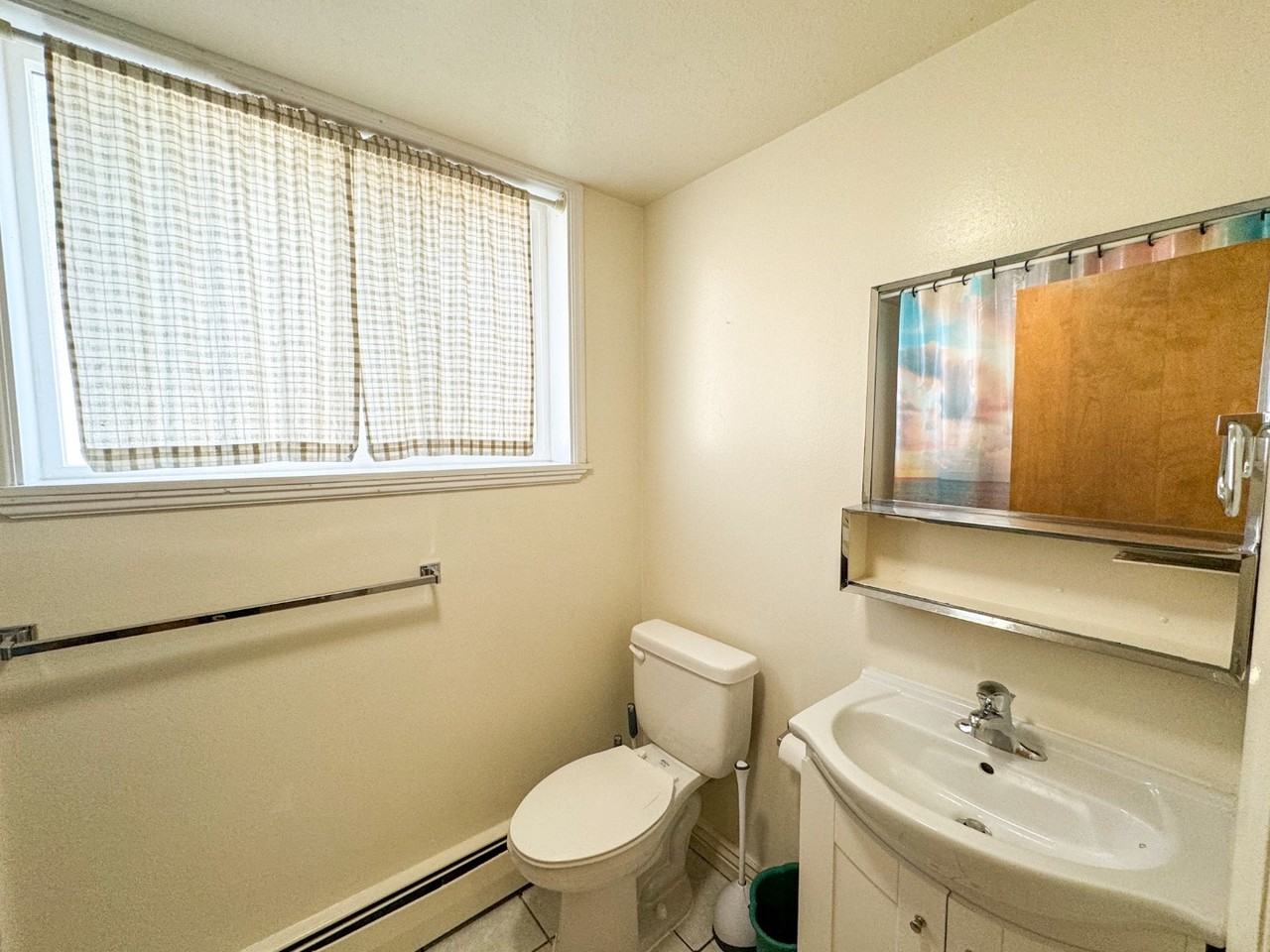 558 Canyon Rd - Photo 5 of 36