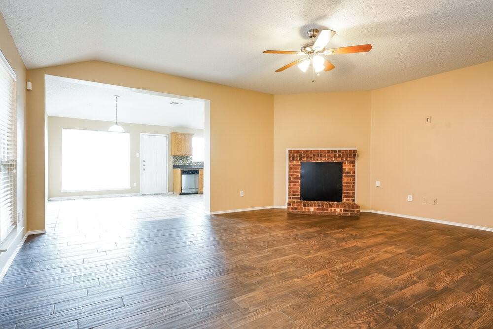 705 Pine Hollow Dr - Photo 4 of 16