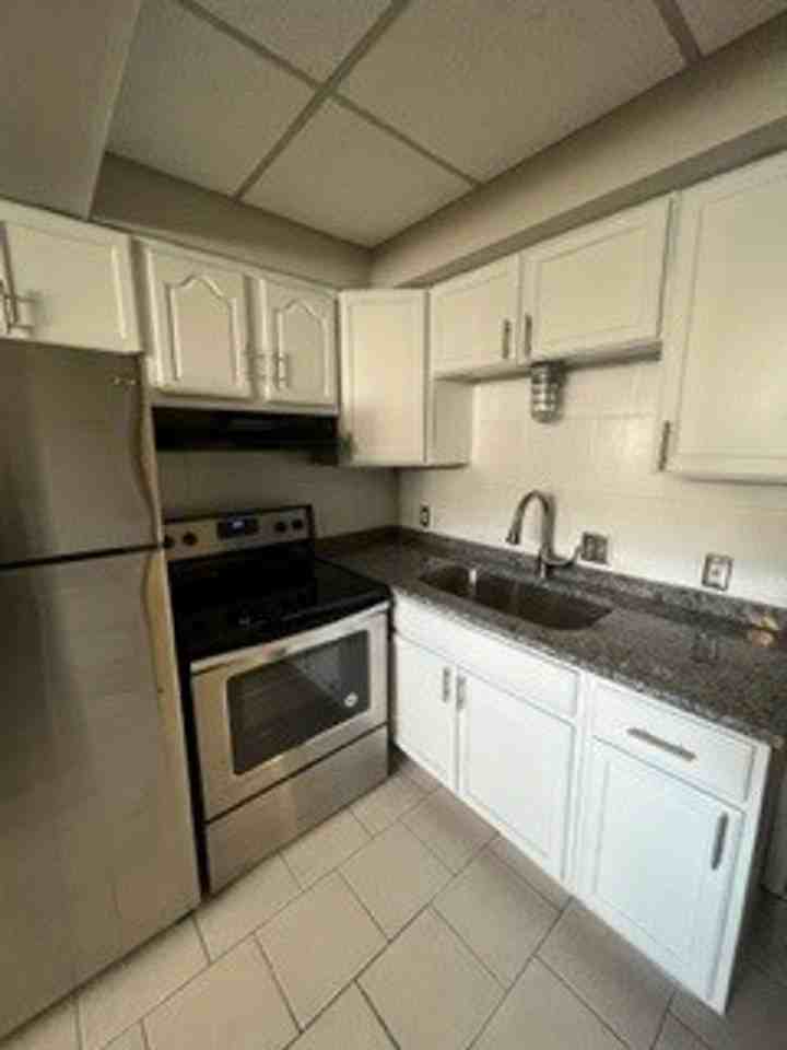 Sunrise Utica - Photo 2 of 36