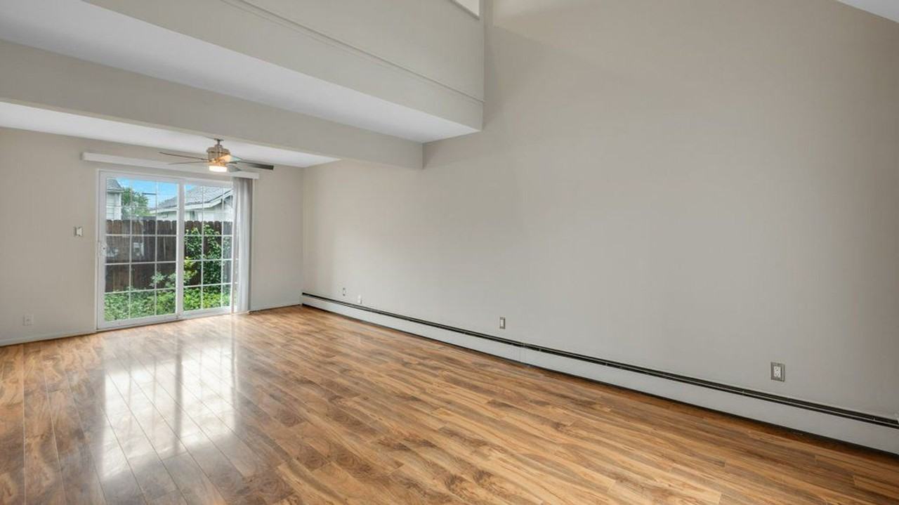 Sunrise Utica - Photo 7 of 36