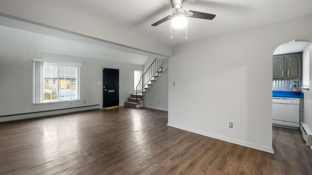 Sunrise Utica - Photo 5 of 36