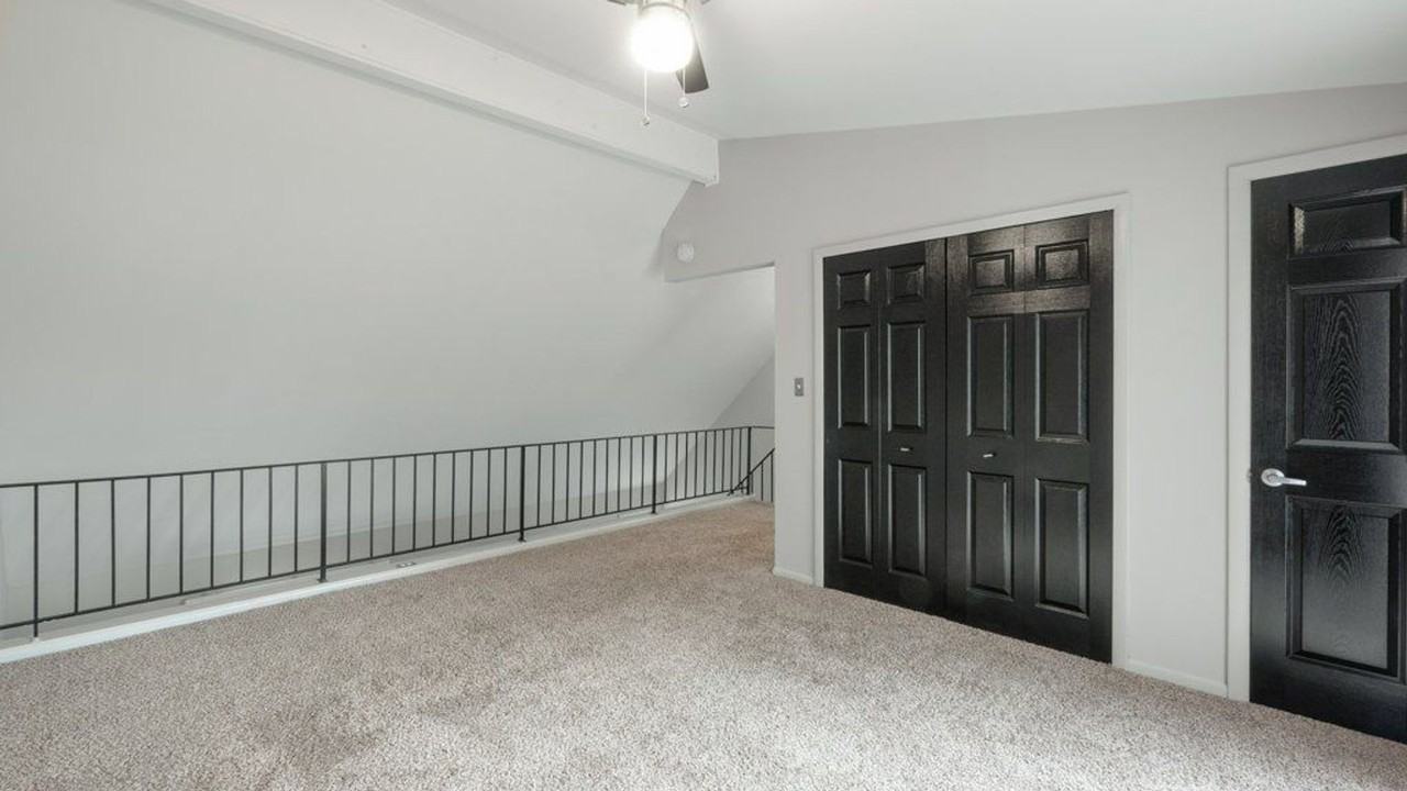 Sunrise Utica - Photo 4 of 50