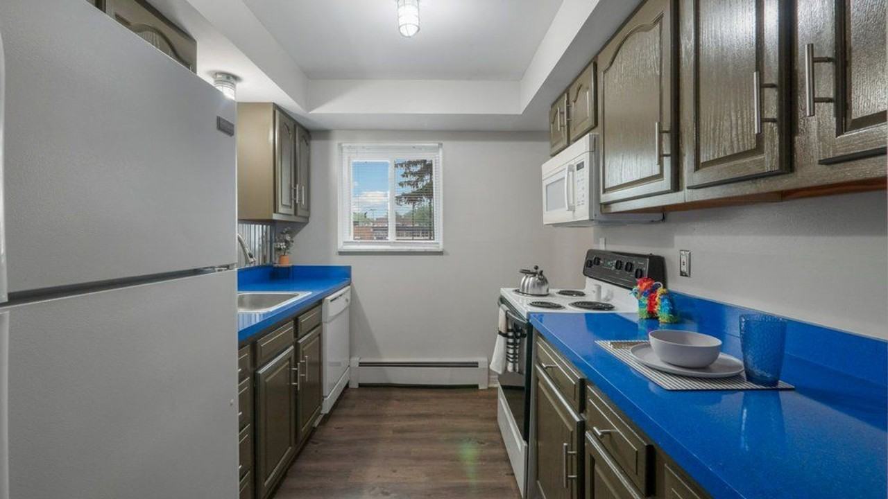 Sunrise Utica - Photo 4 of 36