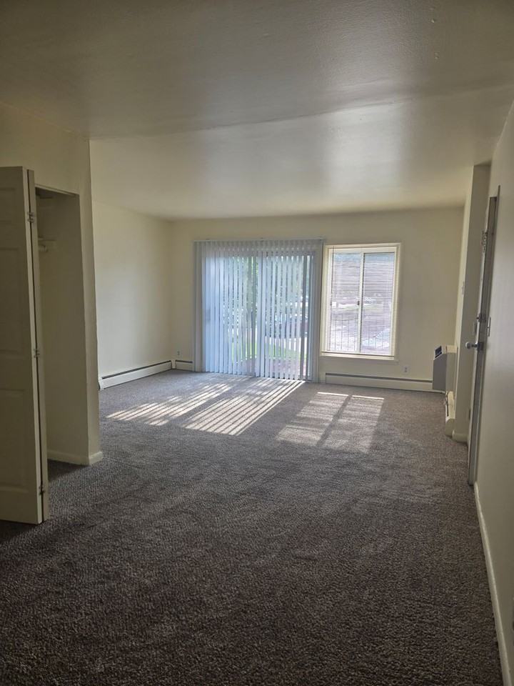 Mulford Park Apartments - Photo 2 of 13