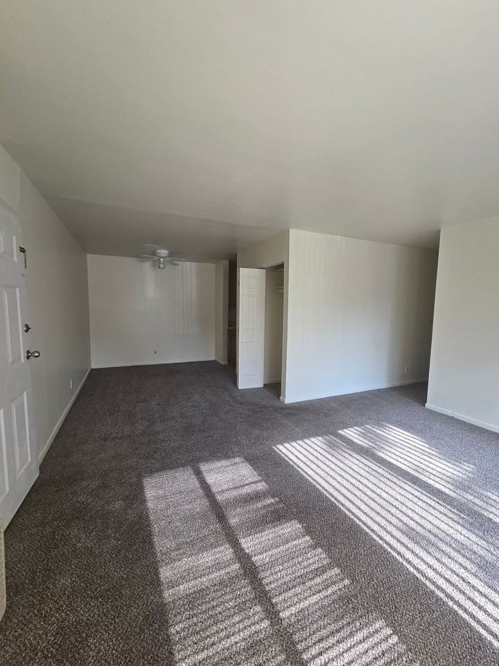 Mulford Park Apartments - Photo 3 of 13