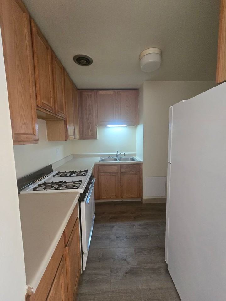 Mulford Park Apartments - Photo 4 of 13