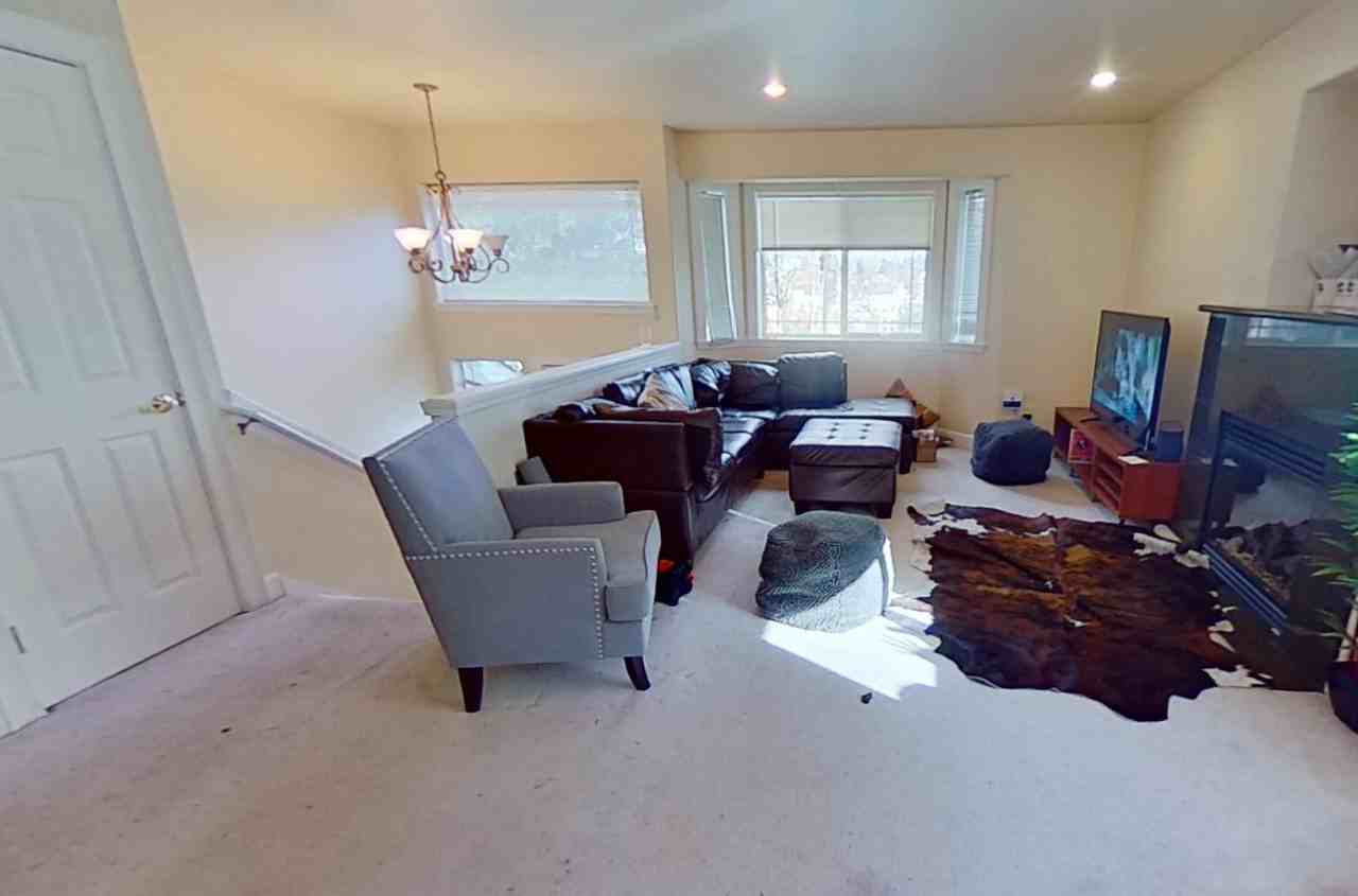 Charming Mt. Baker home with lush backyard - Photo 2 of 18