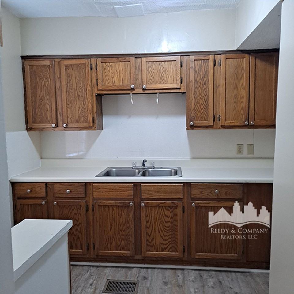 1740 Brown Avenue - Photo 4 of 9