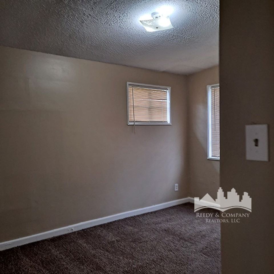 1740 Brown Avenue - Photo 7 of 9