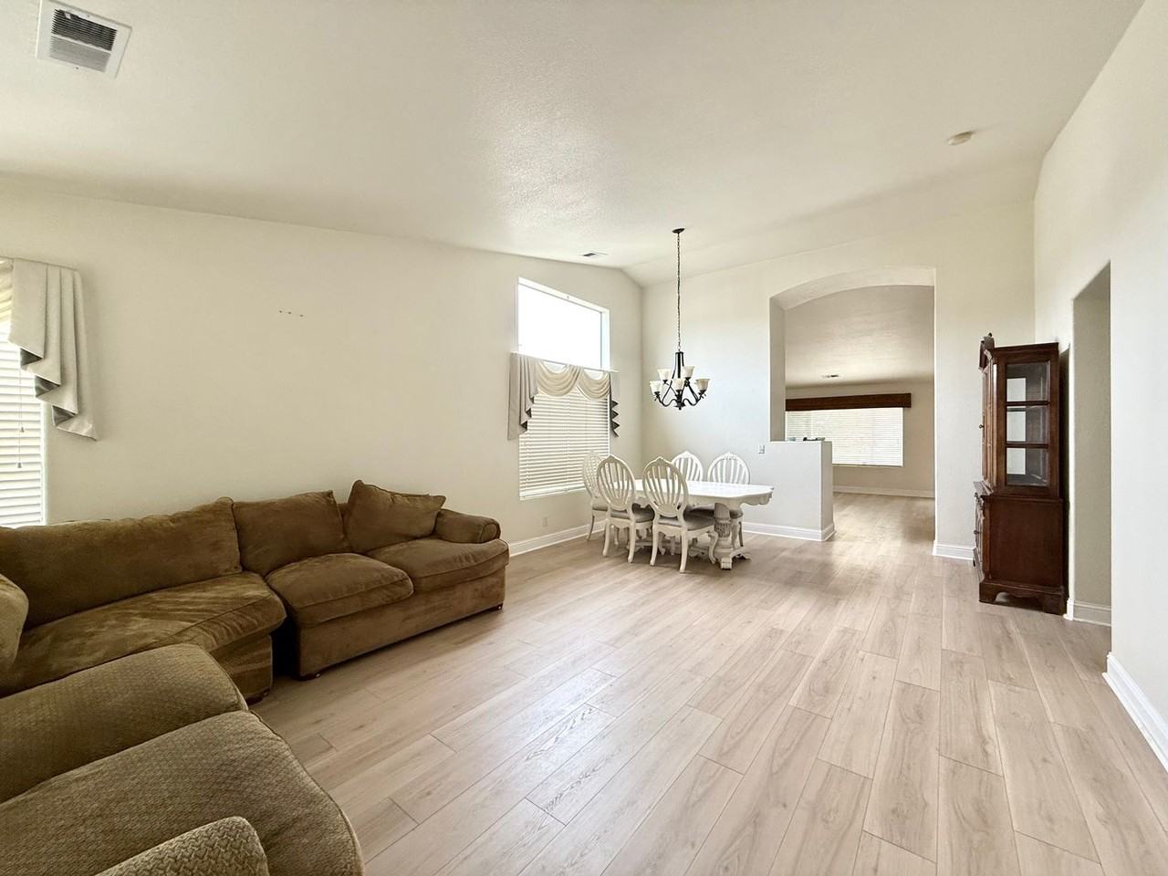2351 Fairhaven Dr - Photo 2 of 12