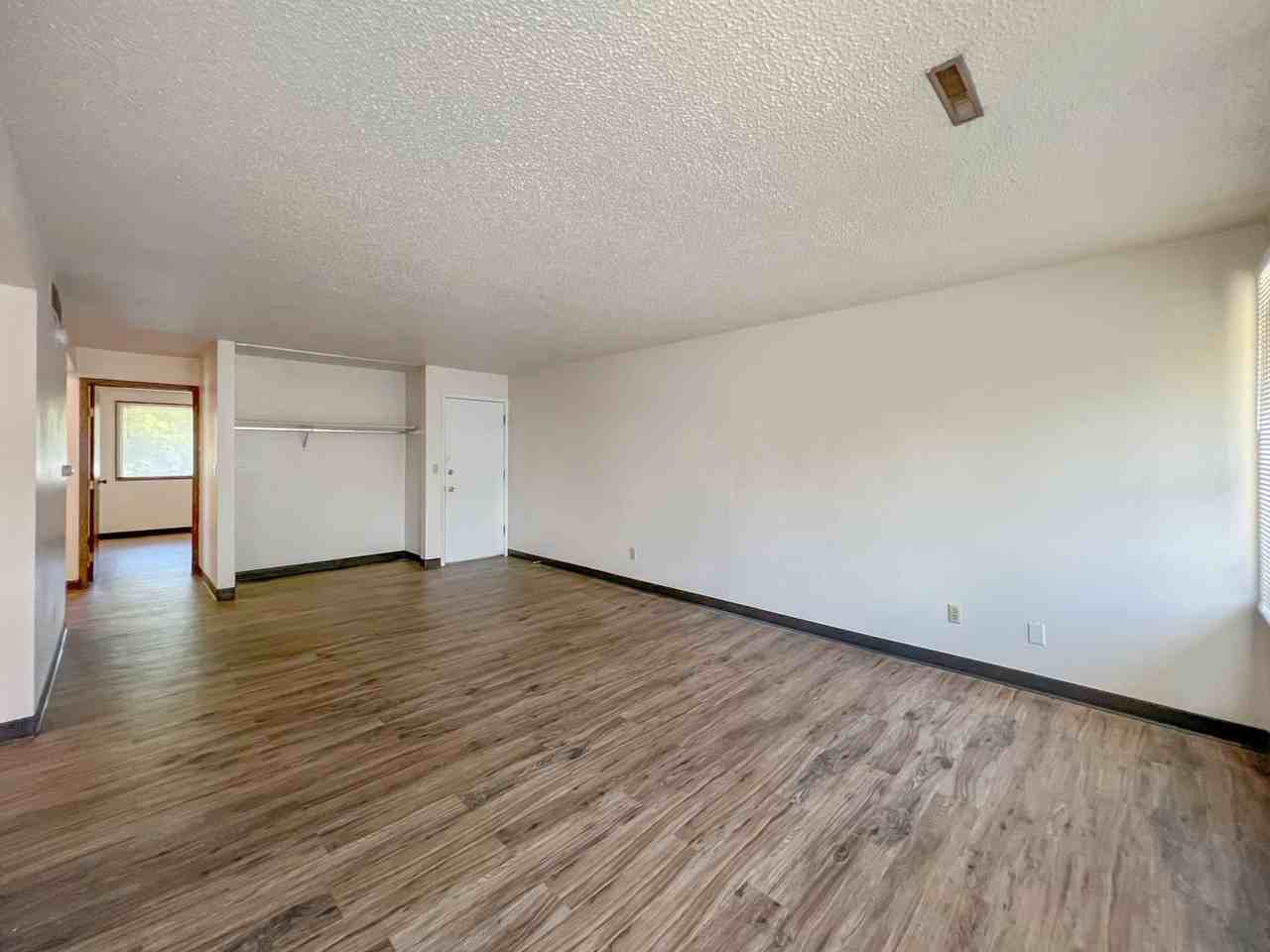 519 Welch - Photo 4 of 17