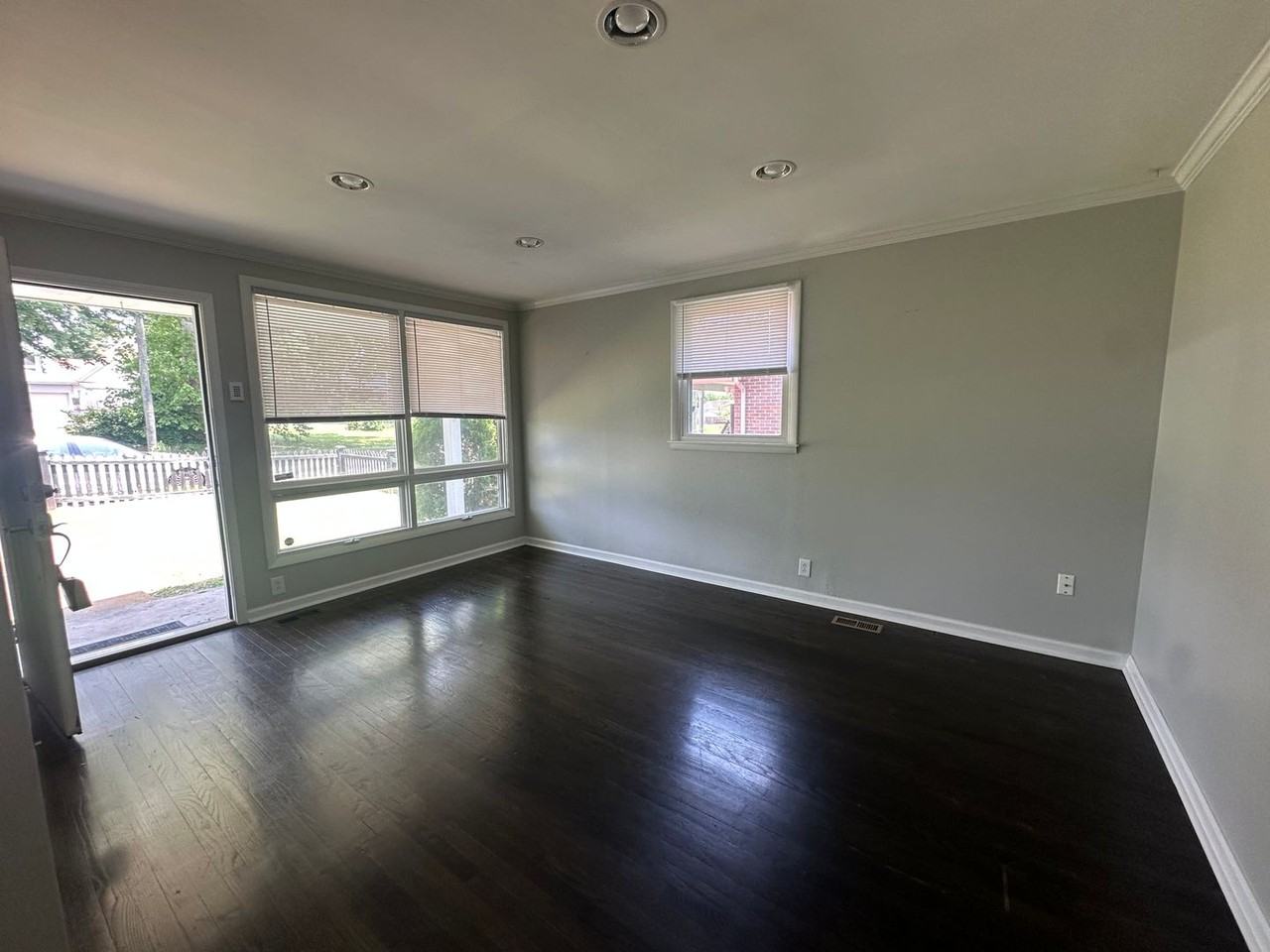 320 Arrington St - Photo 5 of 34