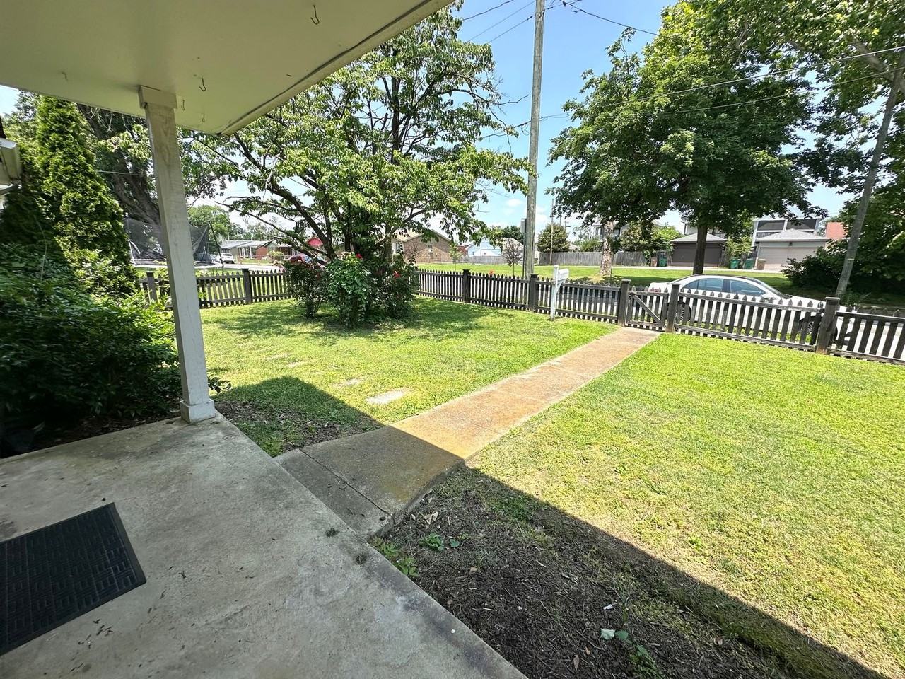 320 Arrington St - Photo 4 of 34