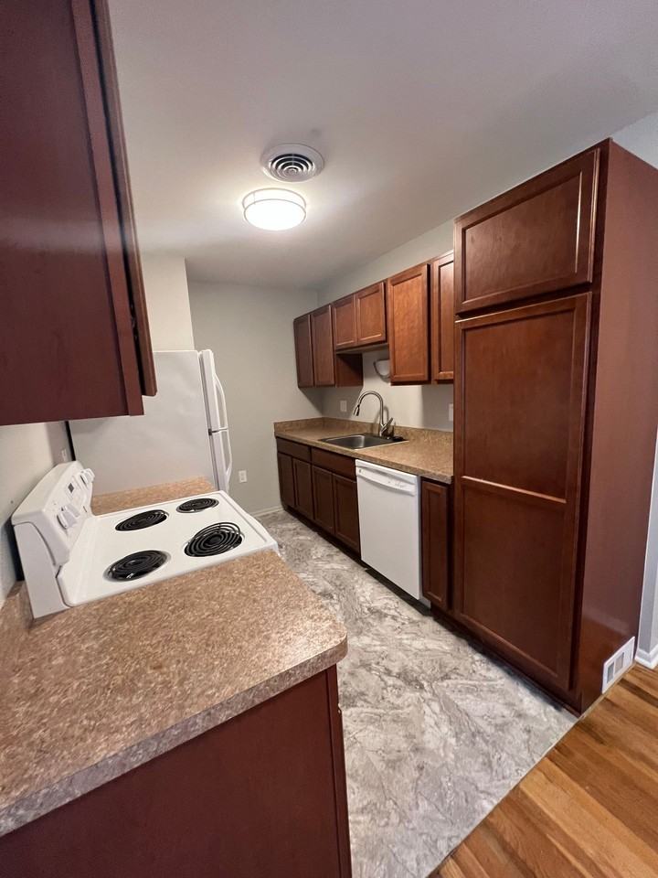 Rosewood Apartments - Photo 4 of 15