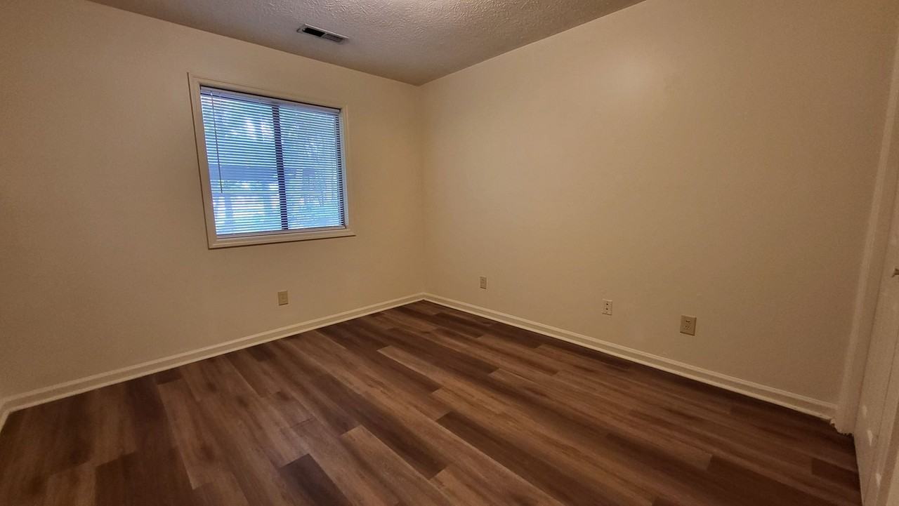 Oak St - Photo 6 of 7