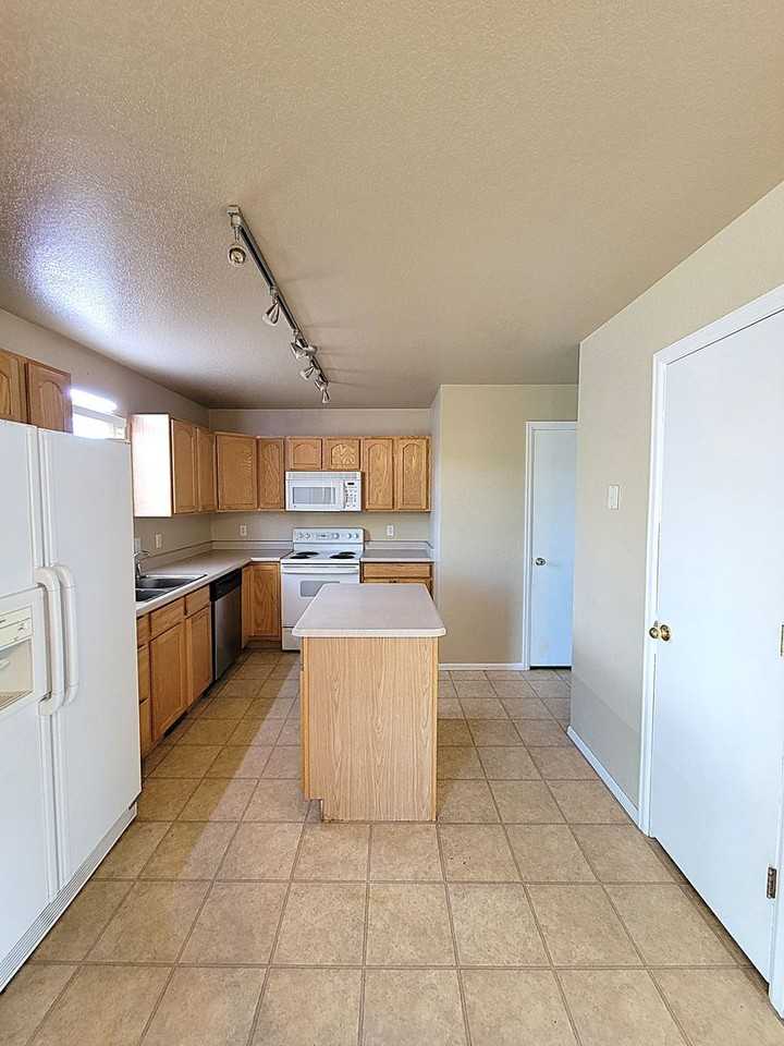 1229 Silverqueen Rd - Photo 6 of 11