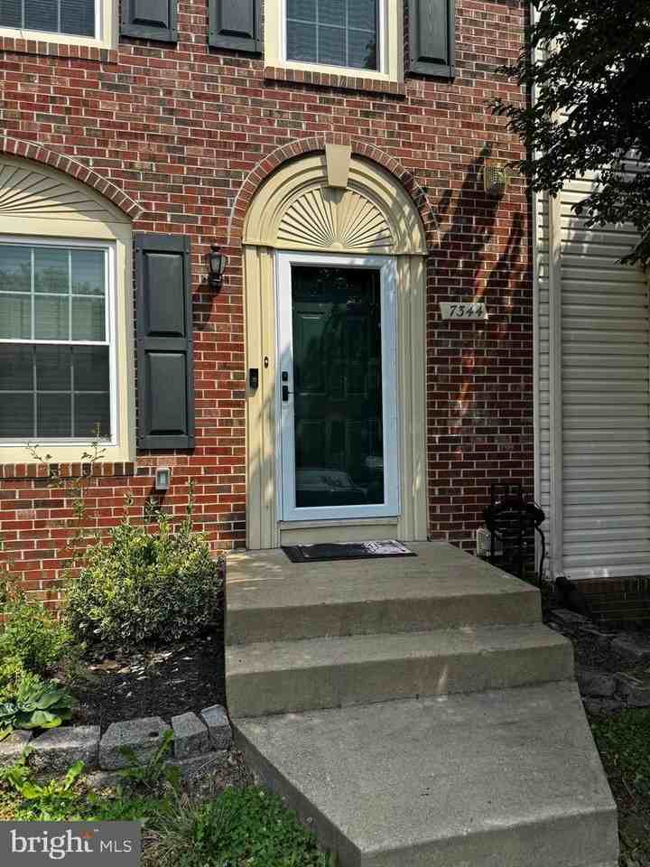 7344 Rhondda Dr - Photo 3 of 33