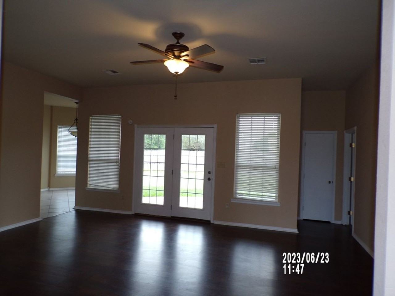 828 Wisconsin St - Photo 2 of 10