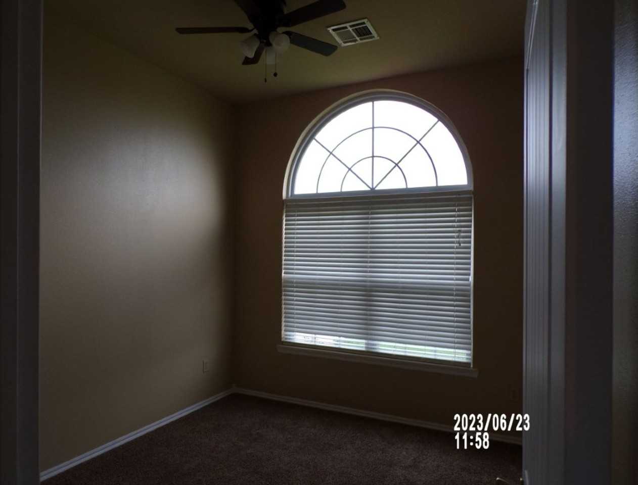 828 Wisconsin St - Photo 6 of 10