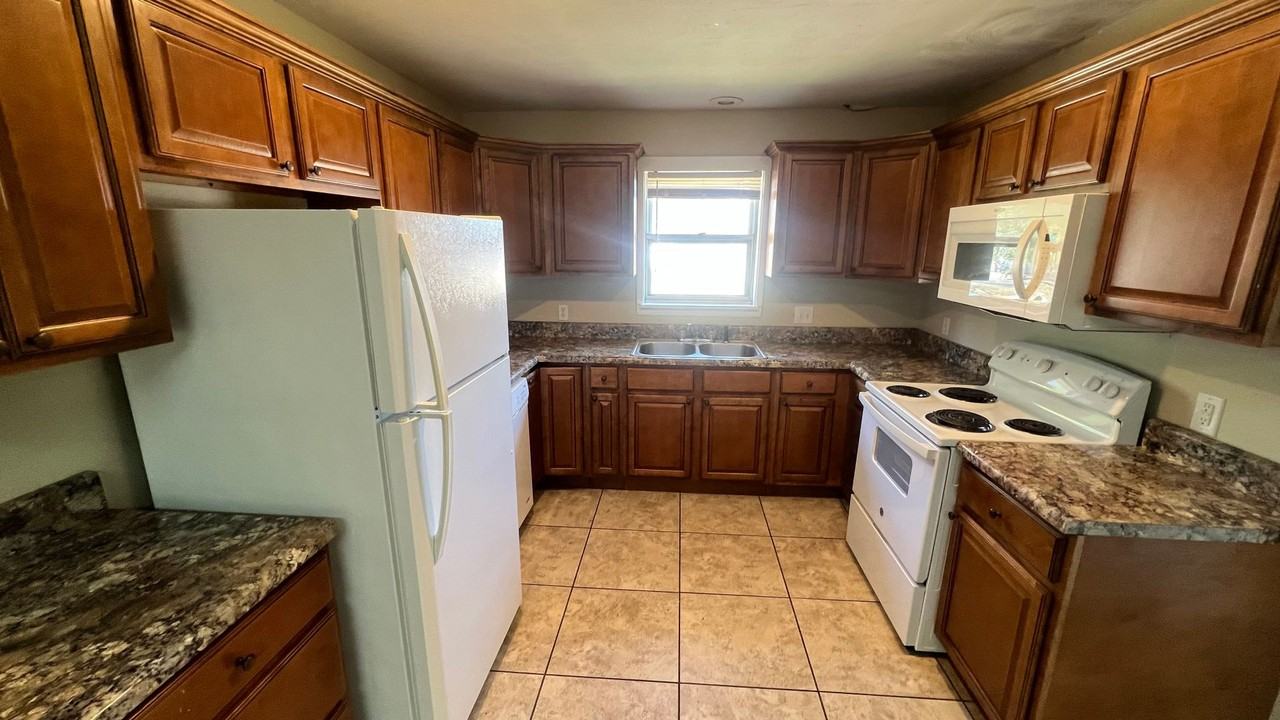 1506 S Detroit Ave - Photo 5 of 13