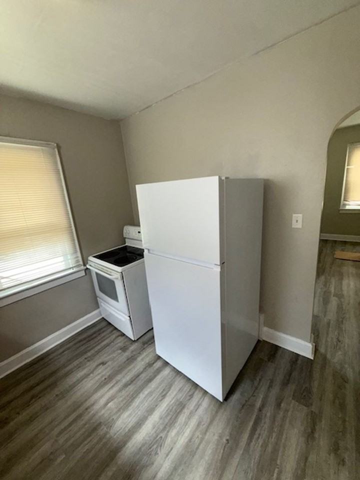 1214 E Eichel Ave - Photo 3 of 9