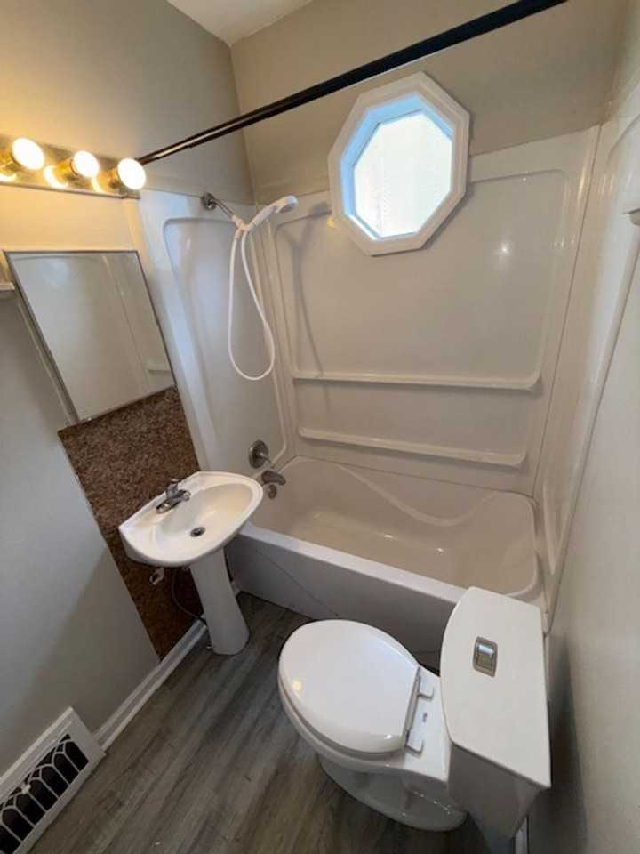 1214 E Eichel Ave - Photo 4 of 9