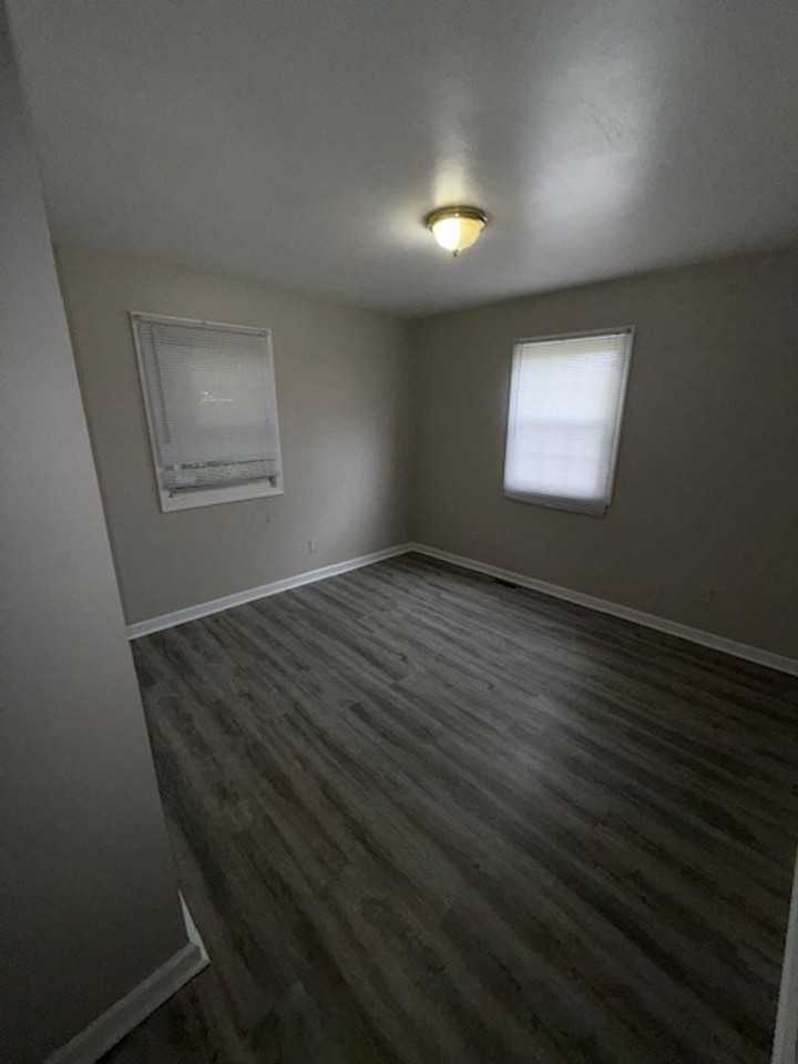 1214 E Eichel Ave - Photo 5 of 9