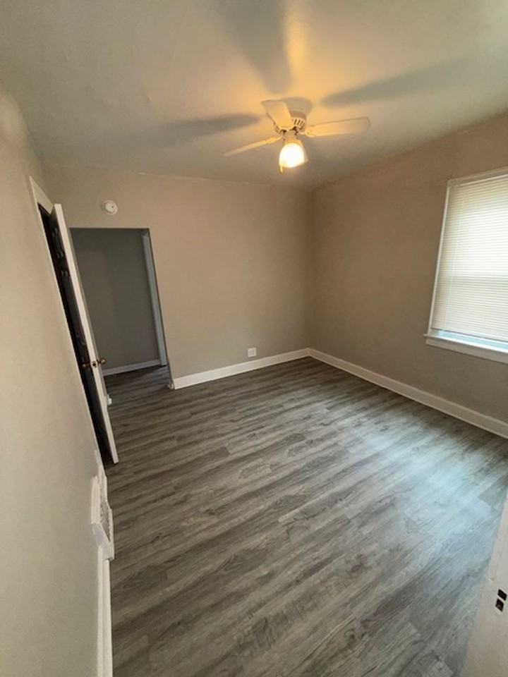 1214 E Eichel Ave - Photo 7 of 9