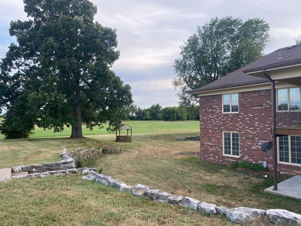 864 S Madison St - Photo 2 of 16