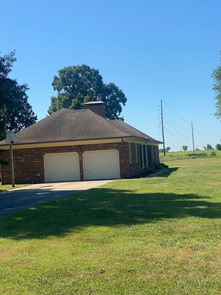 864 S Madison St - Photo 3 of 16