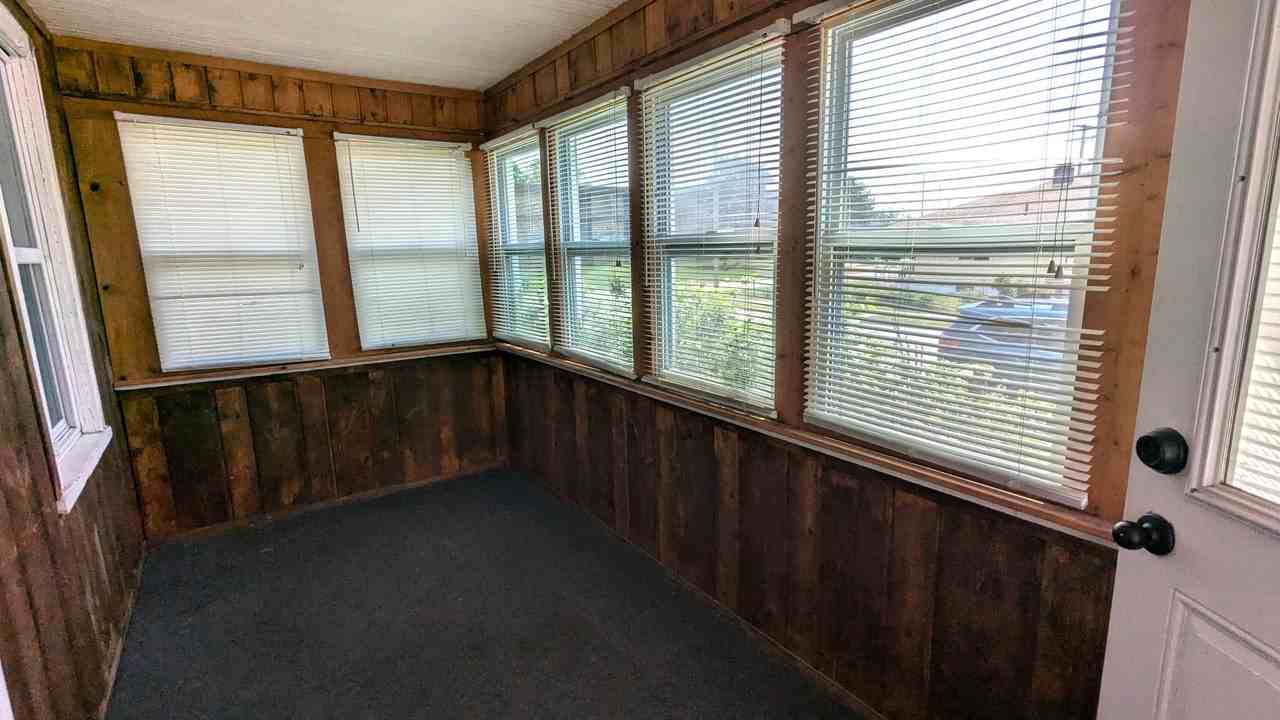 1138 E Larch Ave - Photo 2 of 10