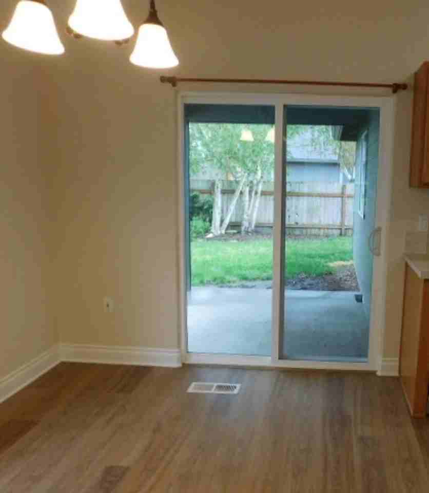 1903 Madrona St E - Photo 3 of 12