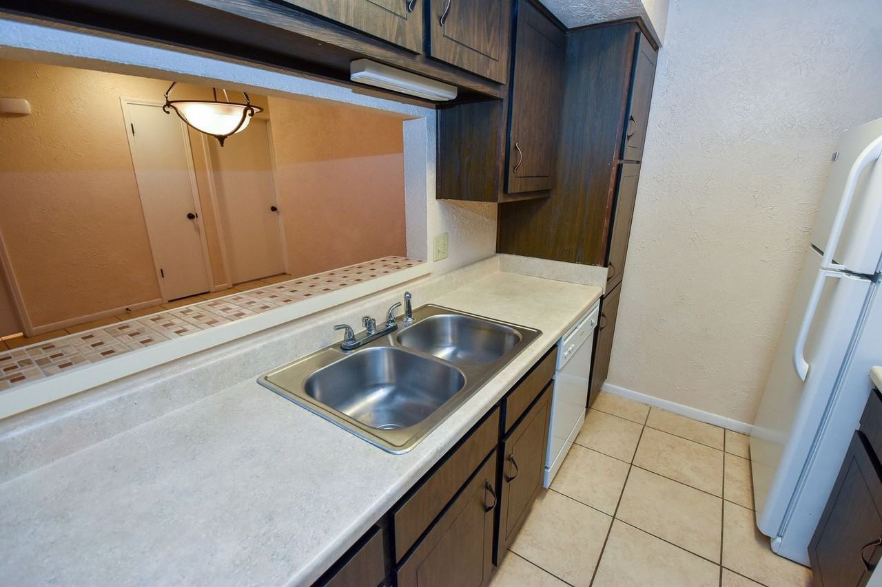 1502 Beaumont Rd - Photo 5 of 17