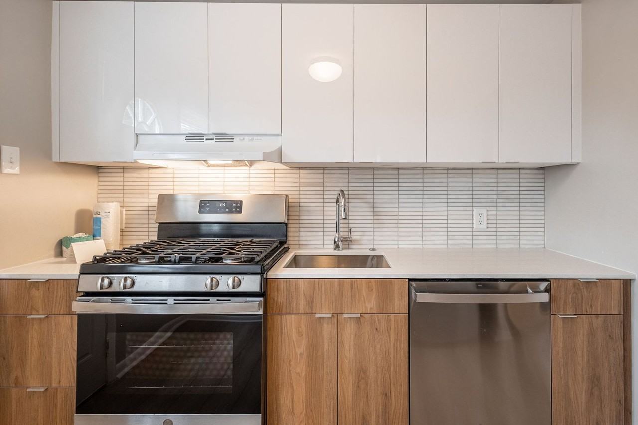 308 W Adams Ave - Photo 2 of 13