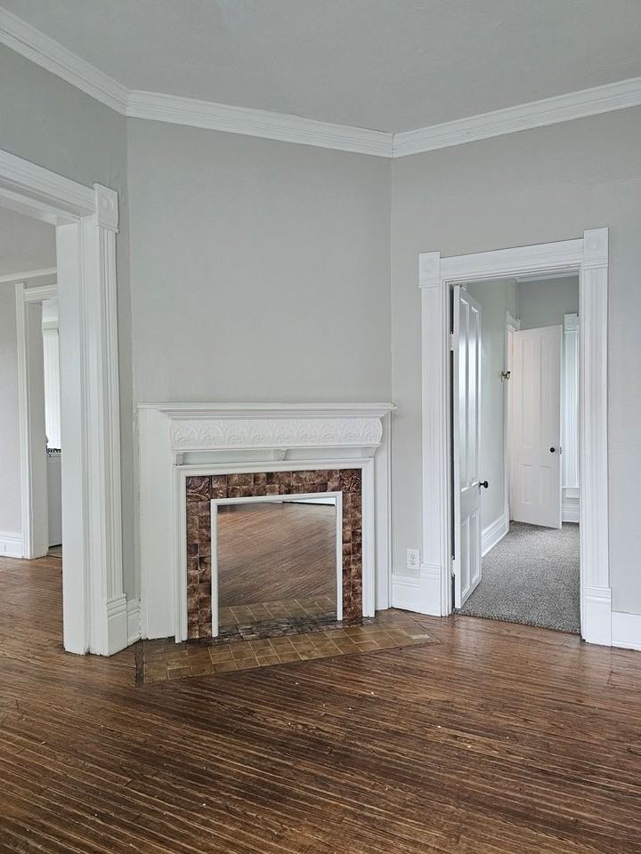 241 S Church - Photo 6 of 10