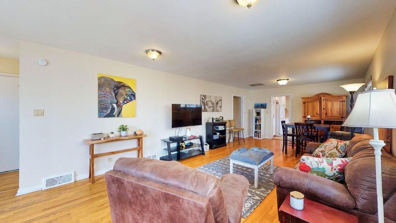 715 Ivanhoe St - Photo 3 of 43