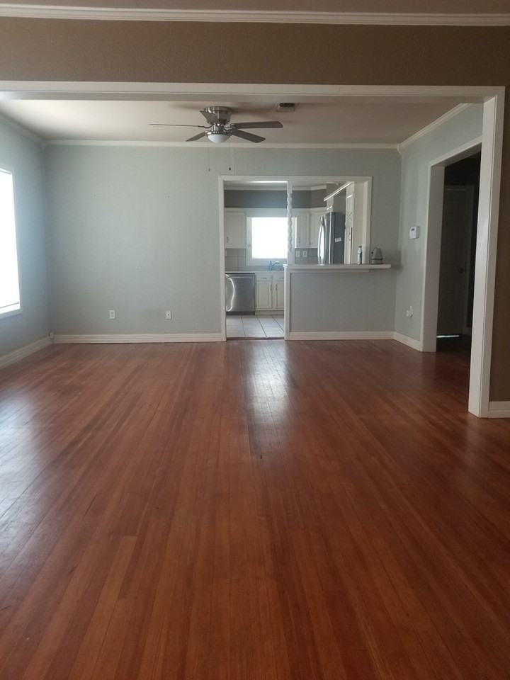 1157 Palm St - Photo 2 of 17