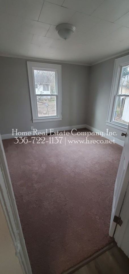 1958 Bloomfield Dr - Photo 2 of 12