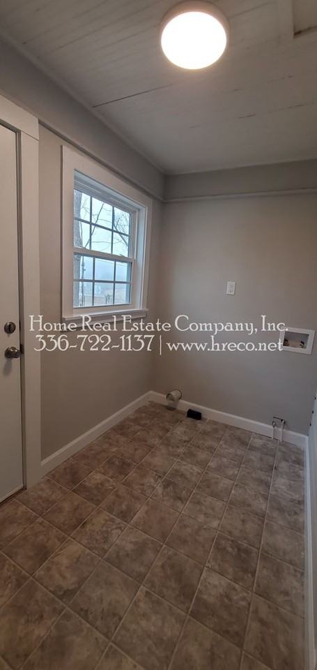 1958 Bloomfield Dr - Photo 3 of 12