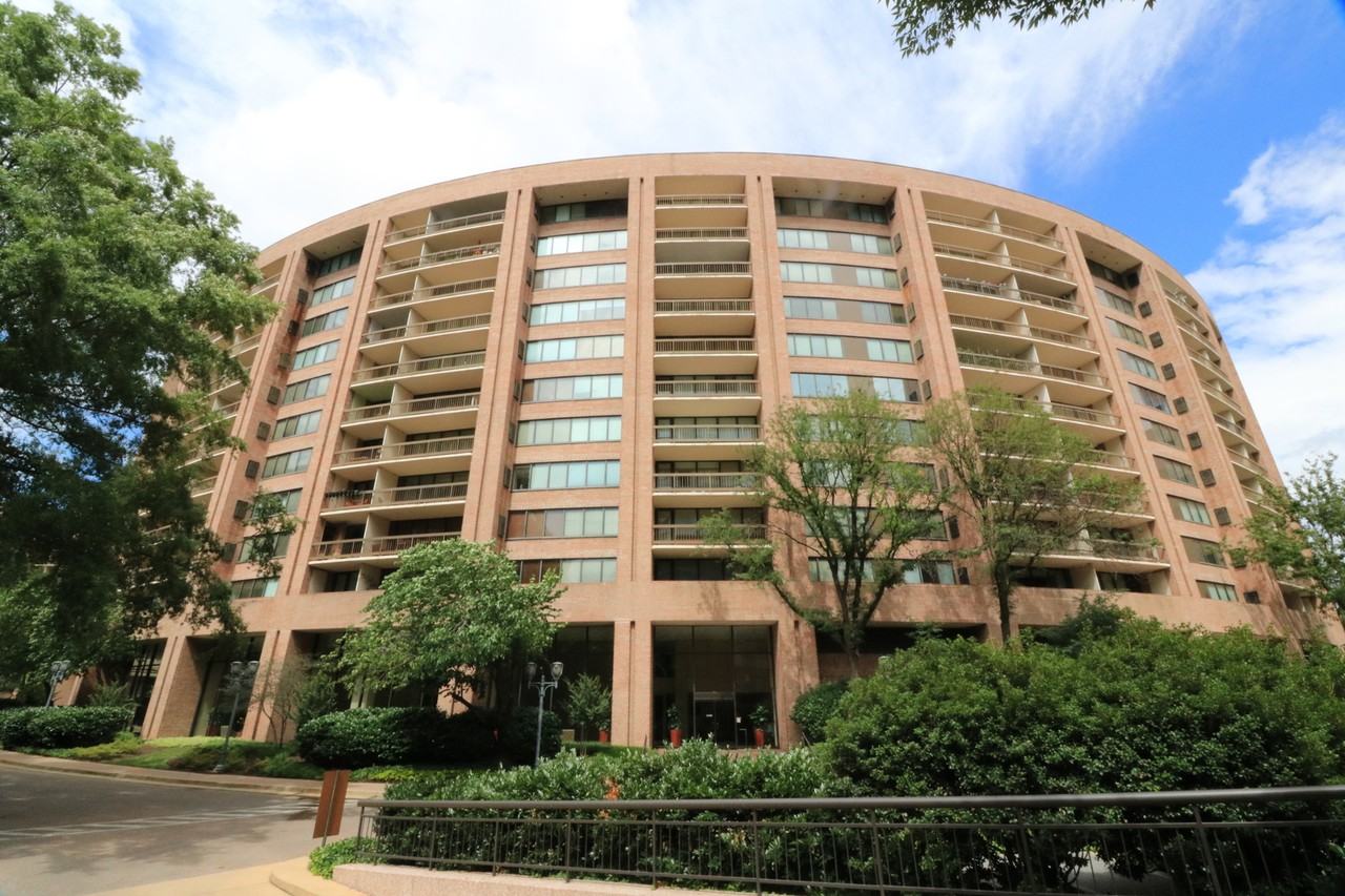 1805 Crystal Dr #204S