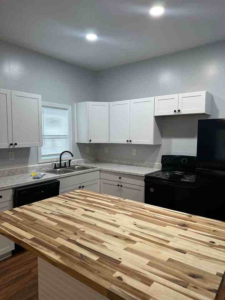 124 E 14th St - Photo 2 of 7