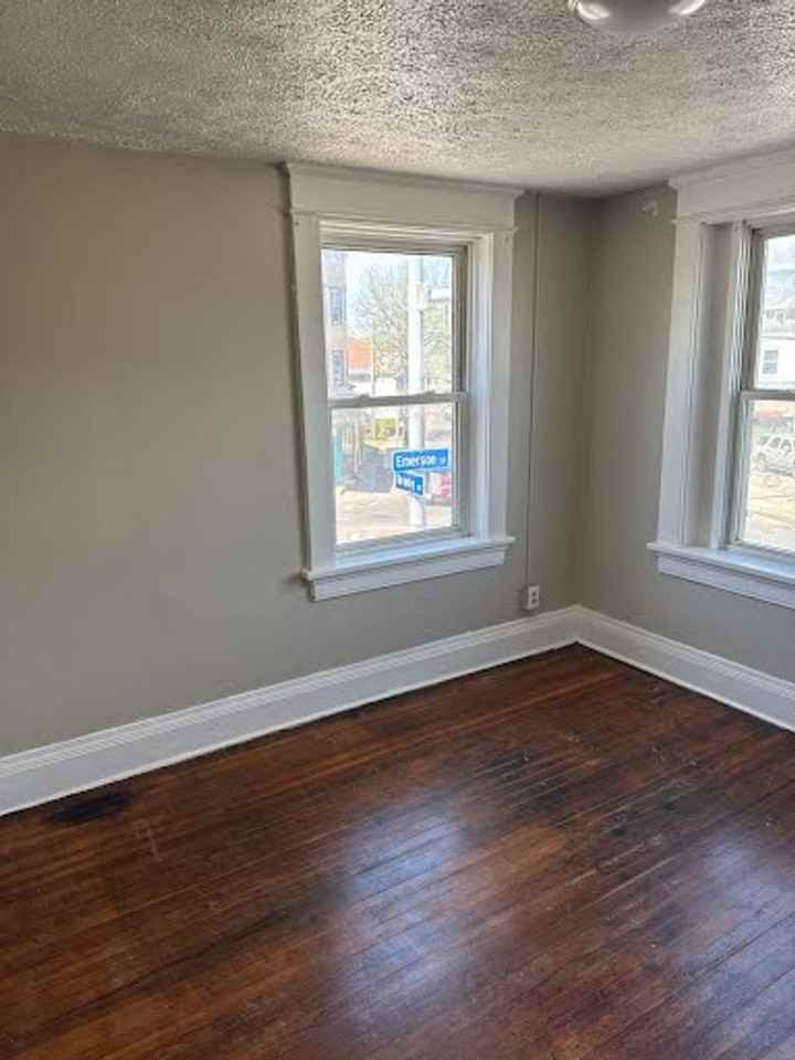 499 Dewey Ave #6 - Photo 6 of 11