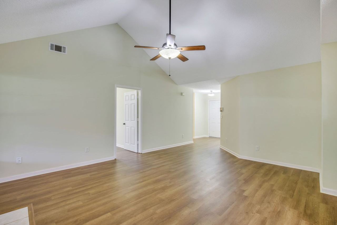607 S Skinner Ave - Photo 4 of 28