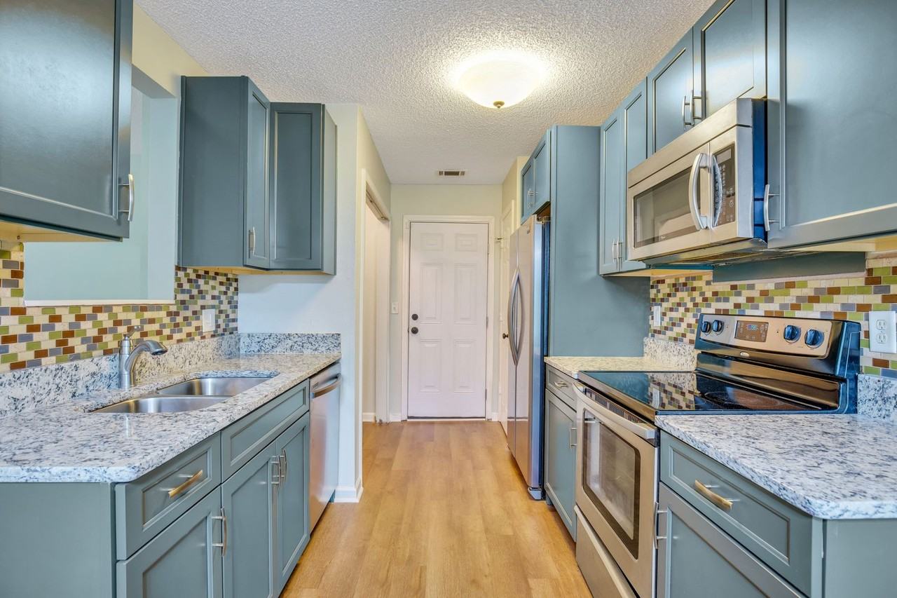 607 S Skinner Ave - Photo 6 of 28
